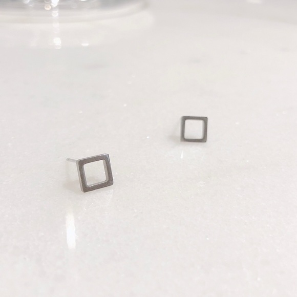 Geometric stud earrings 🔲 - Picture 3 of 9